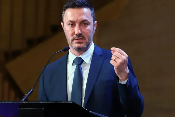 Petri moviliza tropas a las fronteras para vigilancia