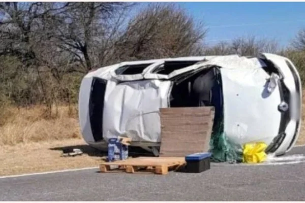 Riojana herida tras volcar con su auto en San Luis