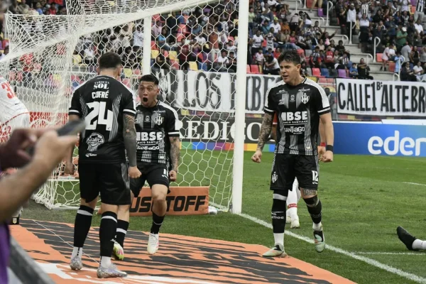 Central Córdoba pegó de entrada y consiguió un triunfazo ante Estudiantes de La Plata