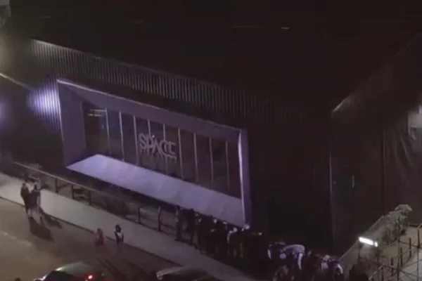 Susto en una disco de la capital: hubo un principio de incendio y tuvieron que evacuar a los asistentes
