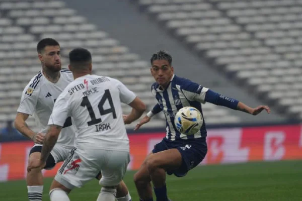 Con el público en llamas, Talleres perdió ante Riestra y se hunde en la zona de descenso