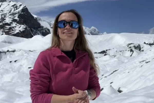Alpinista se fracturó la pierna a 7.000 metros de altura y no pueden rescatarla