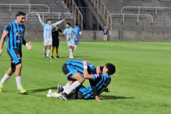 Racing eliminó a Tesorieri en los penales y se metió en semifinales