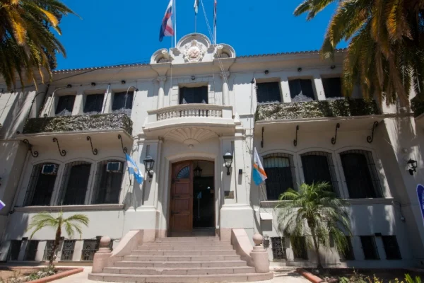 Desde hoy los estatales riojanos perciben sus salarios con aumento