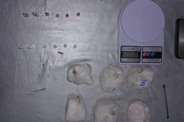 Secuestran medio kilo de cocaína, vehículos y detienen a seis personas