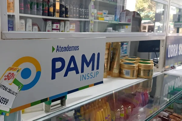 PAMI rechazó acusaciones de sobreprecios y defendió el nuevo sistema de compra de lentes