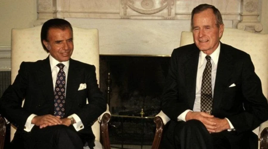 Políticos. Presidentes Carlos Menem y George Bush, en el Salón Oval de la Casa Blanca.