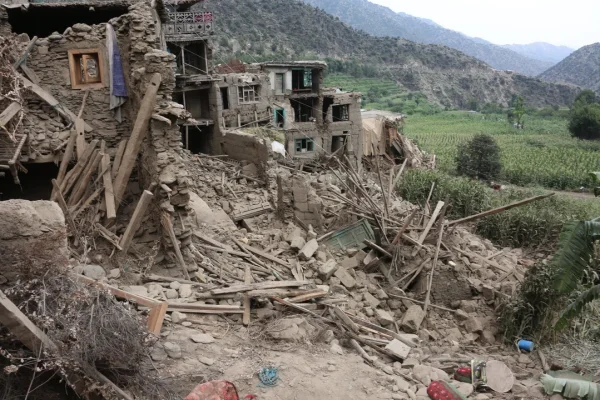 Ascienden a más de 1.100 los muertos por el terremoto en Afganistán