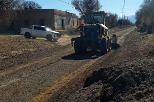 Municipio mejora calles en Alto y Bajo Jagüe