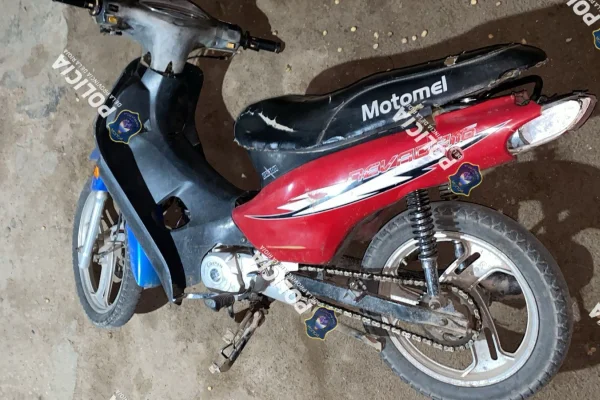 Persiguió a un ladrón que intentó robar su moto y lo entregó a la Policia