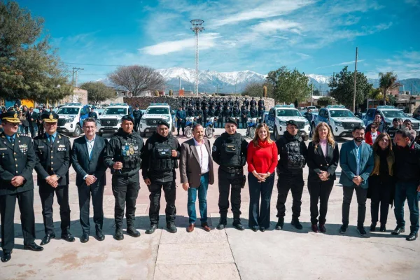 El gobernador Quintela entregó nuevos patrulleros en Chilecito