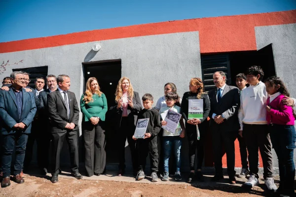 El Gobierno Provincial entregó nuevas viviendas del Plan Angelelli