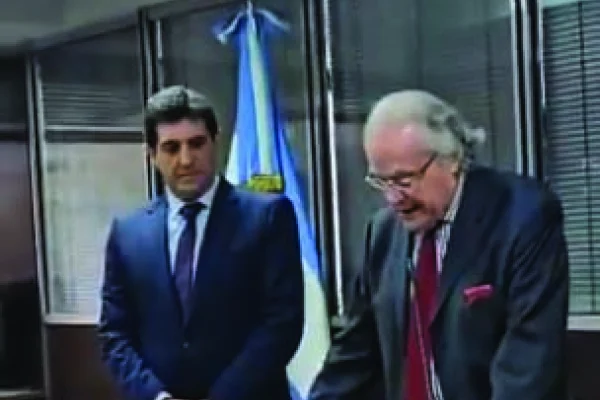 Rejal juró en jury de enjuiciamiento