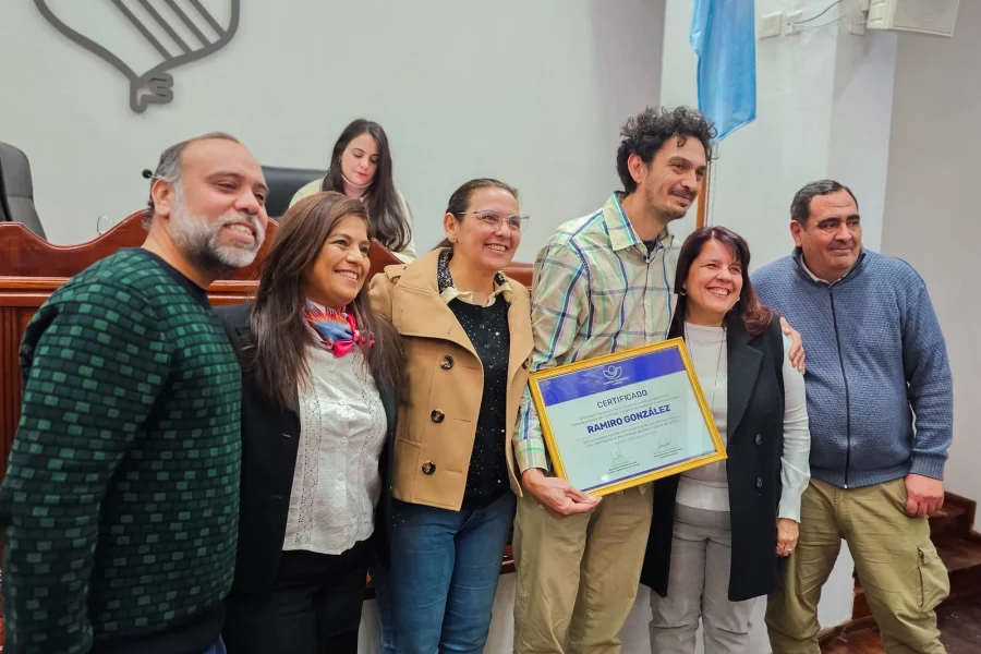 El cantautor recibió la merecida distinción. El cantautor recibió la merecida distinción.
