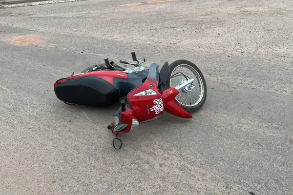 Colisión entre motocicleta y camioneta deja un conductor trasladado al hospital en Chepes