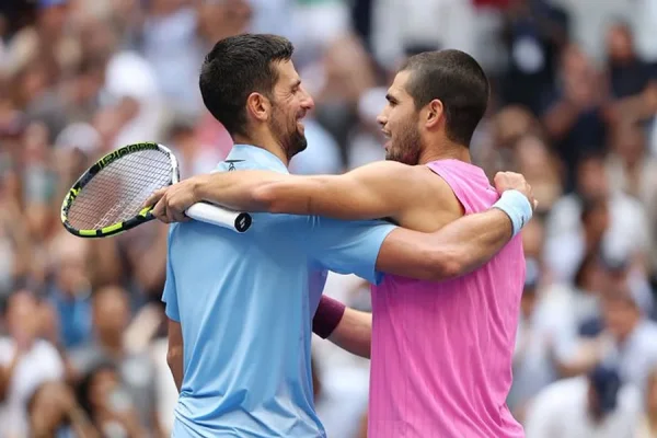 Alcaraz le ganó a Djokovic y se metió en la final del US Open