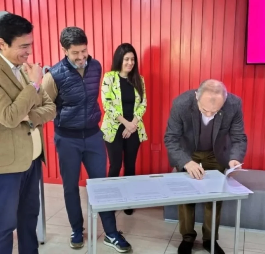 Firmaron convenio con la UTN.
