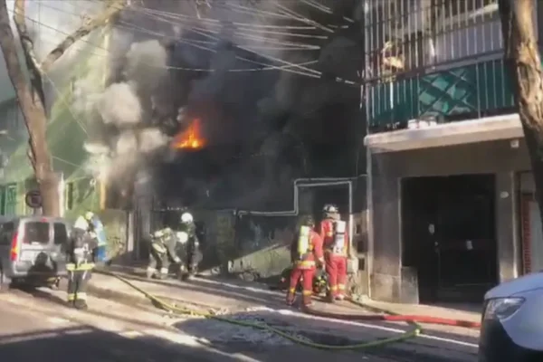 Incendio en un conventillo de La Boca: murió un hombre en silla de ruedas
