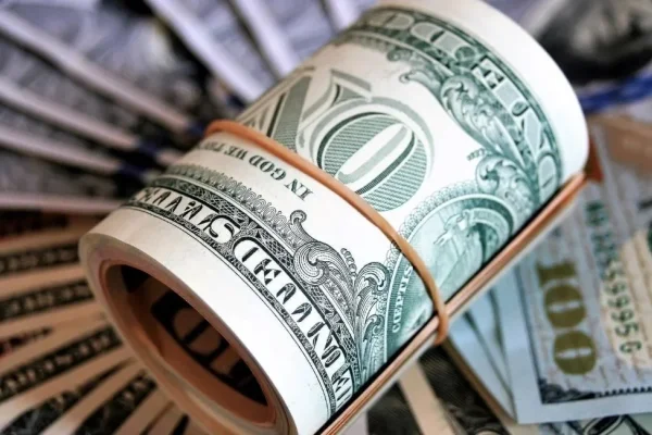 Se disparó la cotización del dólar y está en el techo de la banda