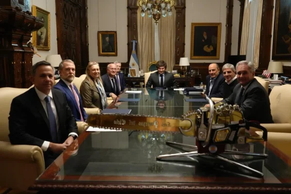 Tras la derrota en la elección bonaerene, Milei y Caputo se reunieron con el presidente del BID