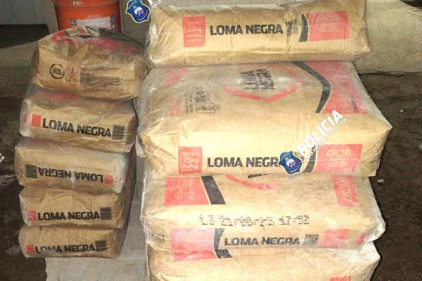 Compró bolsas de cemento robadas y la Policia se las secuestró