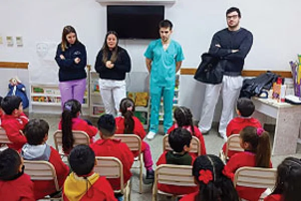 Estudiantes de Medicina visitaron escuelas con mensajes preventivos