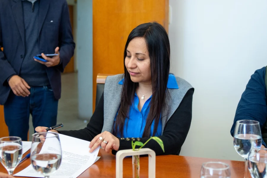Desarrollan trabajos de investigación. Desarrollan trabajos de investigación.
