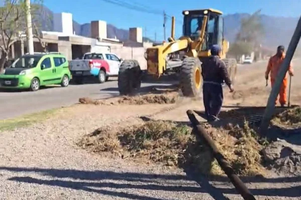 Desalojo y demolición de locales de comida construidos ilegalmente en avenida Santa Rosa