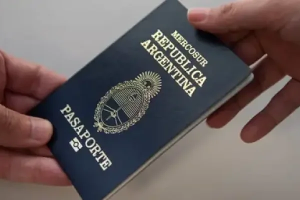 Fallas en pasaportes argentinos: alertan por un error de seguridad y piden su devolución