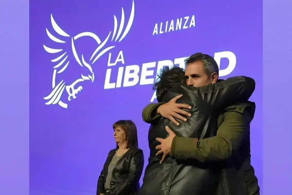 En medio de la polémica por el saludo, Javier Milei compartió en redes una foto con Martín Menem