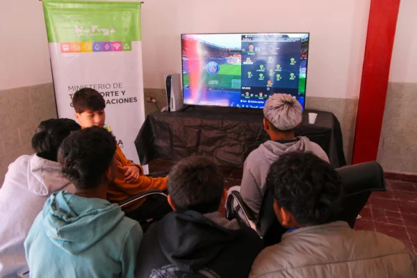 Jóvenes se lucieron en las competencias digitales