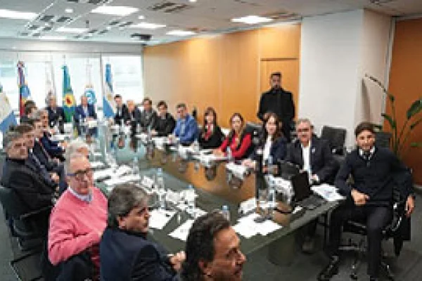 Los gobernadores descreen de la convocatoria del presidente Javier Milei