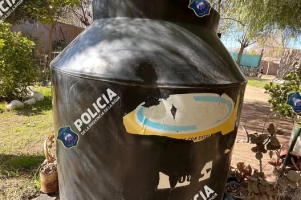 Secuestran un tanque de agua en la zona oeste