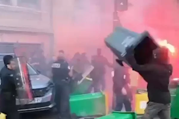 Bloqueos y detenidos en Francia durante una jornada de protesta