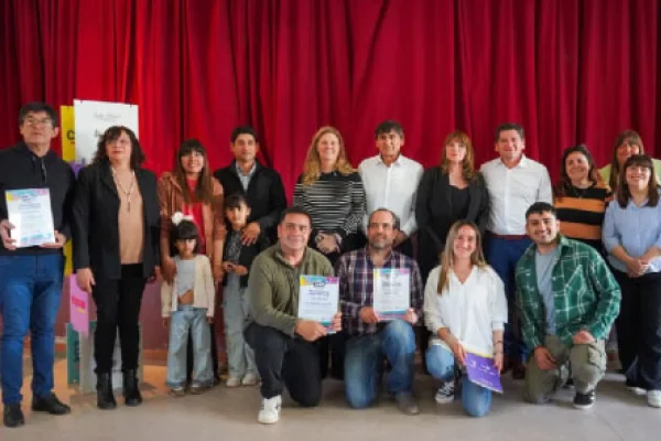 Pedrali acompañó entrega de viviendas, créditos y obras