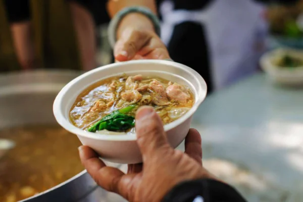 Vianda solidaria: $1500 por plato para quienes lo necesitan