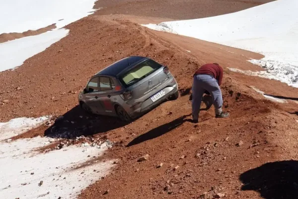 Un turista sin registrar quedó varado en Laguna Brava