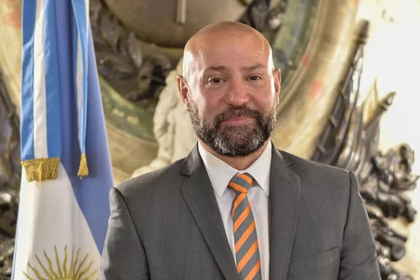 Allanaron propiedades de Diego Spagnuolo y hallaron USD 80 mil sin declarar: renunciaron sus abogados
