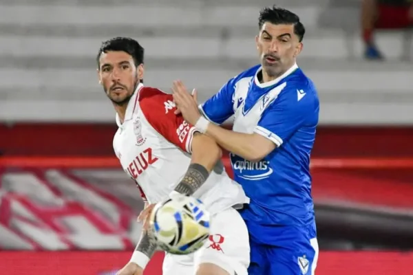 Vélez rescató un punto con diez hombres ante Huracán