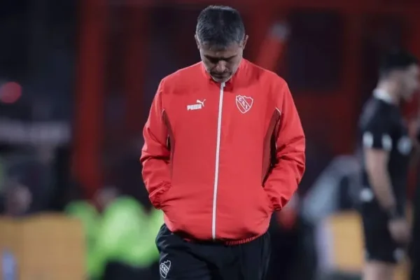 Julio Vaccari dejó de ser el técnico de Independiente tras la derrota ante Banfield