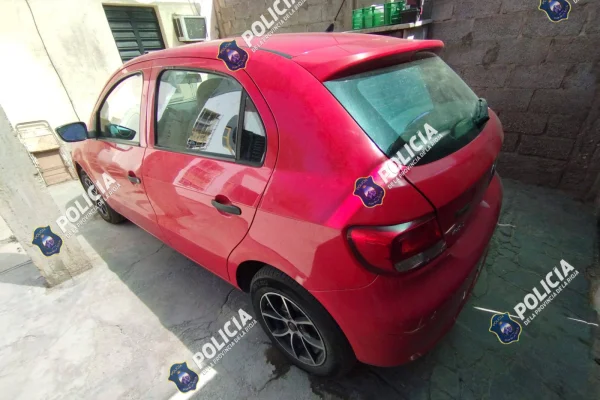 La Policia secuestró un auto y varios elementos por un hecho de estafa