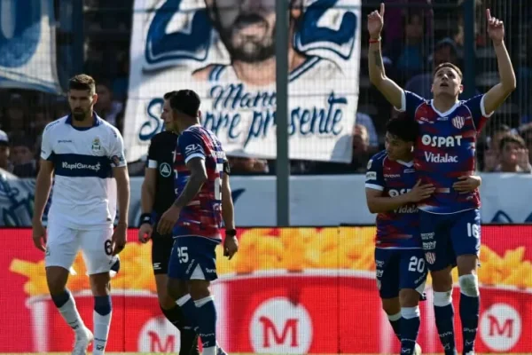 Unión venció en La Plata a Gimnasia y se subió a la punta de la Zona A