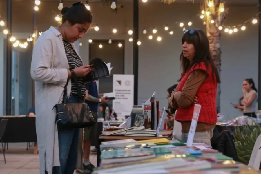 Una tarde entre libros, nuevos y usados. Una tarde entre libros, nuevos y usados.