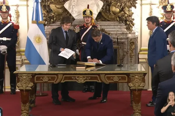 Milei le tomó juramento a Lisandro Catalán como ministro del Interior