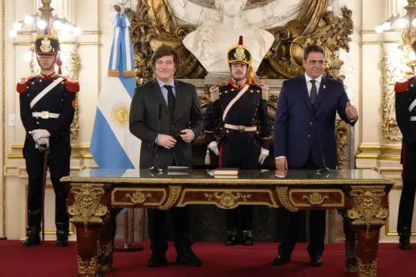 Milei le tomó juramento a Lisandro Catalán como ministro del Interior