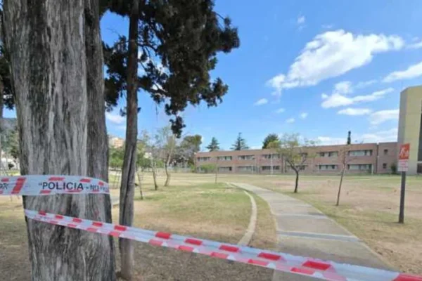 Un alumno de 13 años se descompensó y murió durante una clase de Educación Física en Carlos Paz