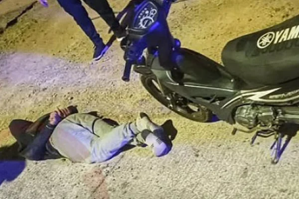 Intentaba robar una motocicleta y la policia lo detuvo