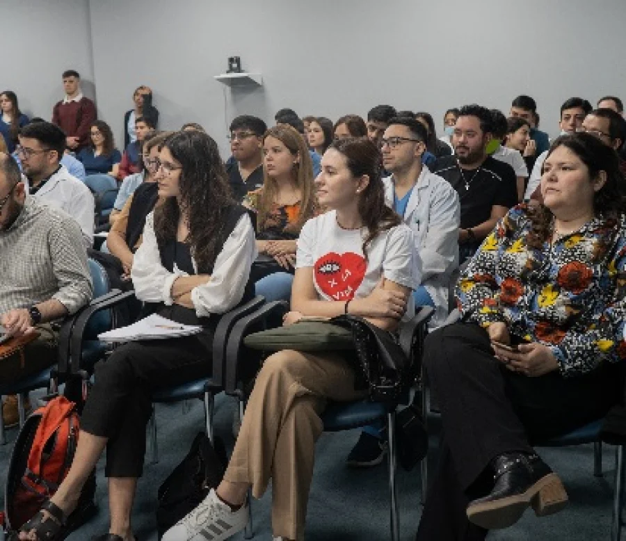 Aportes de conocimiento. Estuvo dirigido a todo el Personal de Salud y estudiantes avanzados de las carreras de Medicina e Instrumentación Quirúrgica.