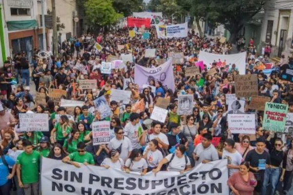 Marcha universitaria, críticas al transporte y anuncios de servicio: lo que dejó la jornada en La Rioja