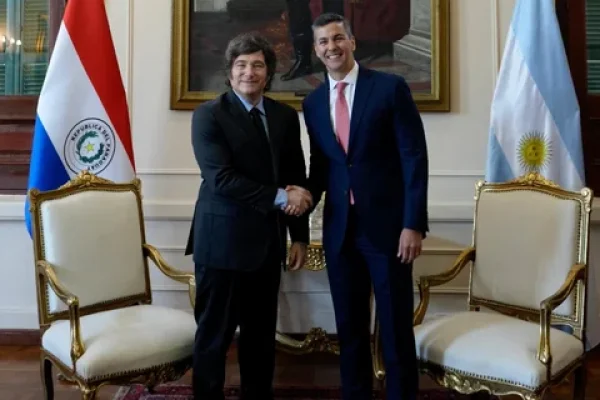 Javier Milei mantuvo un encuentro bilateral con Santiago Peña en Paraguay